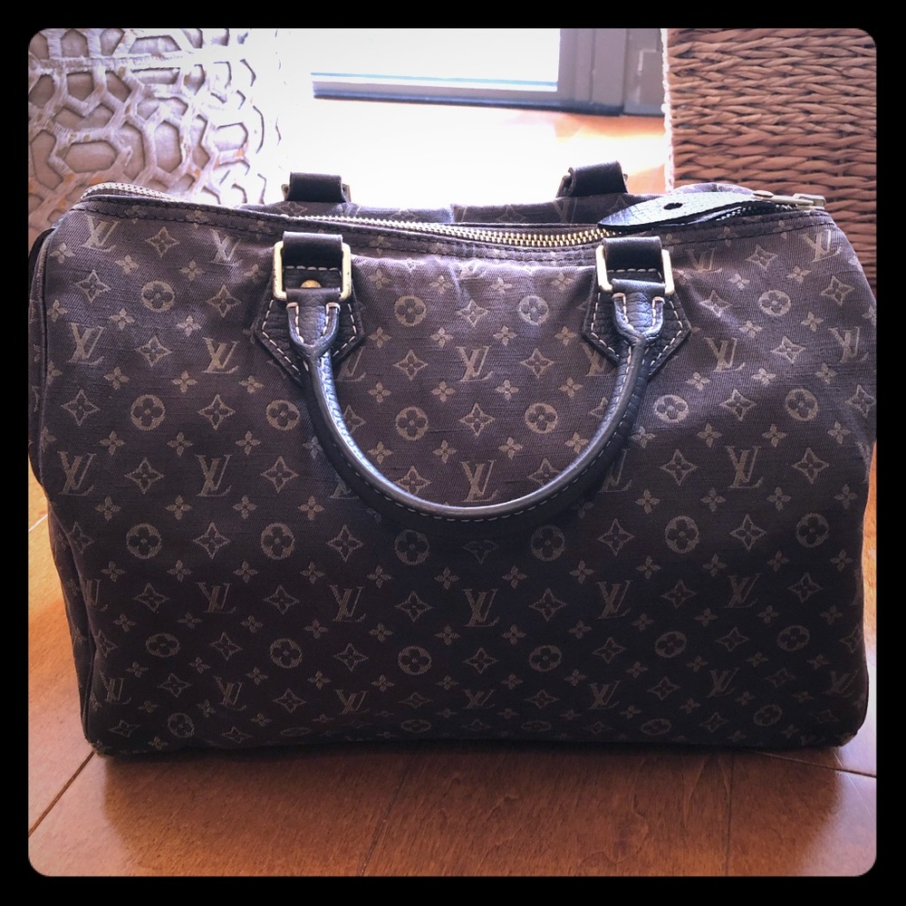 Louis Vuitton Medium Speedy Handbag